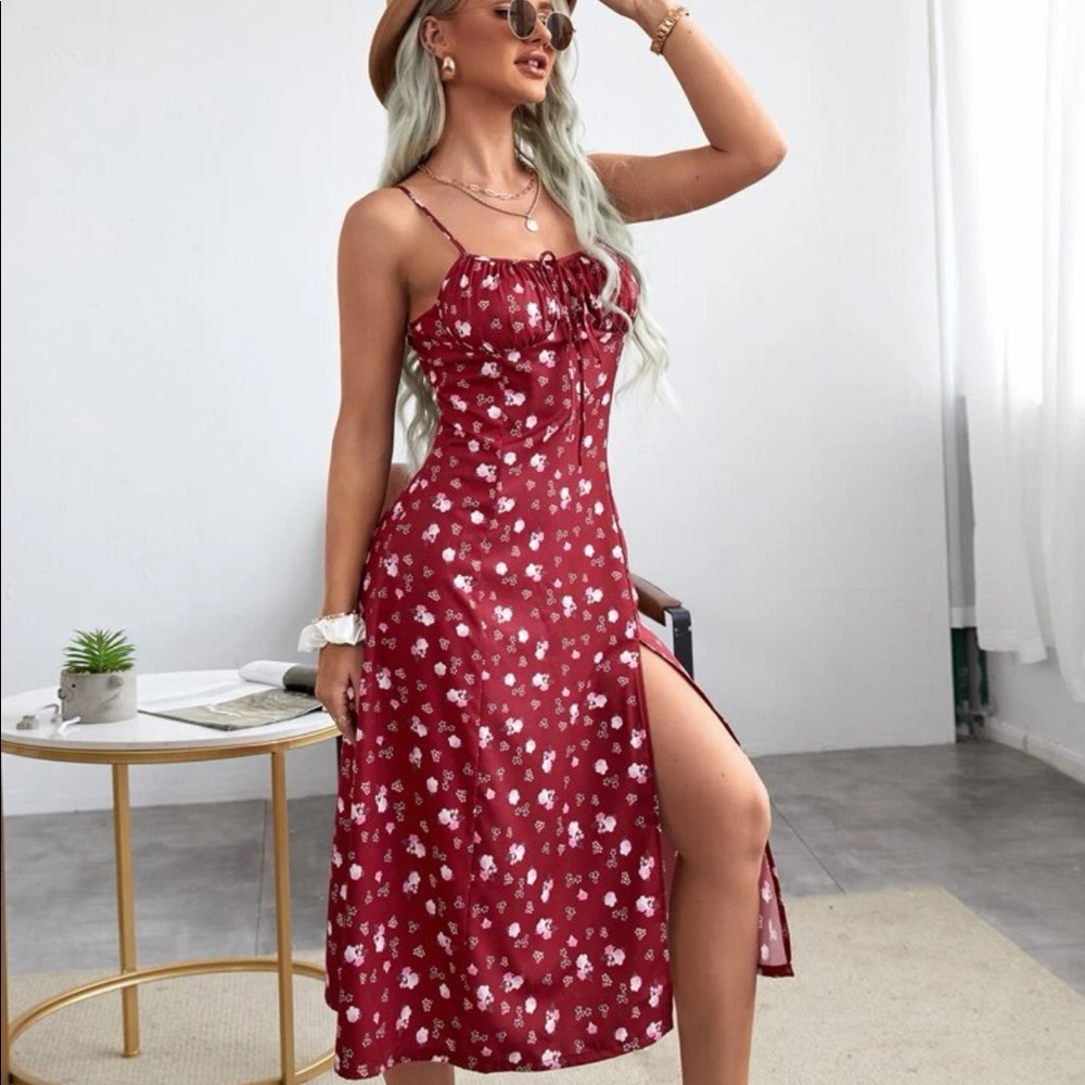 All over floral print ruched breast slit hem dress